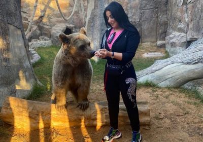 سمية الخشاب تستمتع بوقتها في دبي (فيديو)