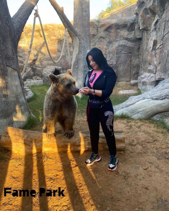 سمية الخشاب تستمتع بوقتها في دبي (فيديو)