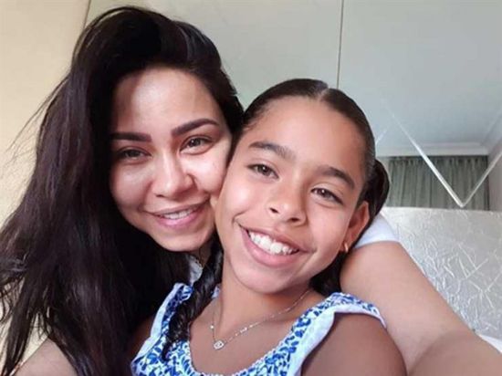 على خطى والدتها.. نجلة شيرين تغني وتبهر متابعيها (فيديو)