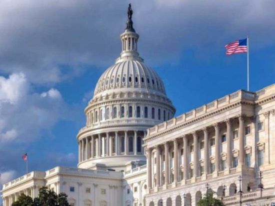 عاجل..مؤيدو ترامب يقتحمون مبنى الكونغرس الأمريكي