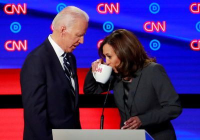  بايدن ونائبته يتجاهلان تعطل جلسة التصديق على الانتخابات الرئاسية