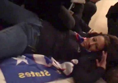  وفاة امرأة أصيبت في مبنى الكونغرس متأثرة بجروحها