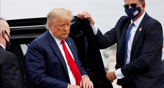 "تويتر" و"فيسبوك" يعلقان حساب ترامب ويحذفان تغريداته