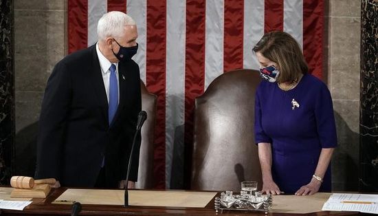 عودة مايك بنس إلى مجلس الشيوخ