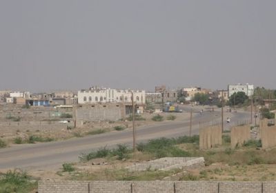 برشقات نارية.. الحوثيون يستهدفون منازل السكان في حيس