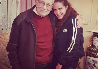 دنيا عبد العزيز تزور رشوان توفيق بمنزله (صورة)