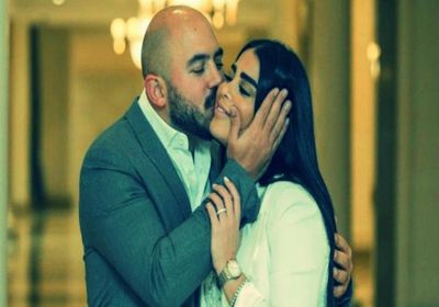 محمود العسيلي يحتفل بعيد زواجه الأول