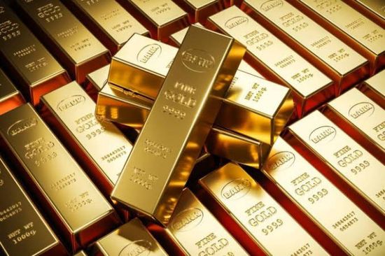 الذهب يتراجع عالميًا بفعل ارتفاع العملة الأمريكية