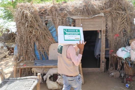 قافلة إغاثية توزع مساعدات غذائية بالخوخة