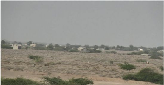 الحوثيون يقصفون قرى ومزارع الجاح