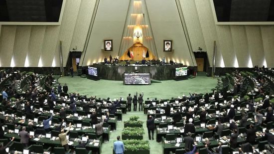 البرلمان الإيراني يهدد بطرد المفتشين الدوليين في حال عدم رفع العقوبات