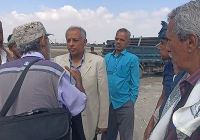 تشييد مظلات بسواحل مديرية البريقة