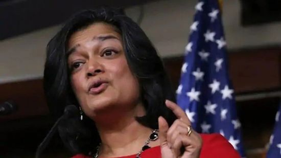  بالفيديو.. عضوة بارزة في الكونجرس تطالب بعزل ترامب لهذه الأسباب