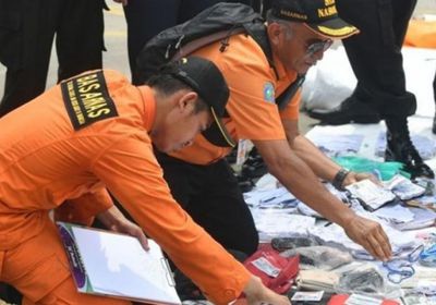 السلطات الإندونيسية تعثر على أشلاء خاصة بالطائرة المنكوبة