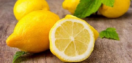 سر استخدام عصير الليمون في علاج دوالي القدمين