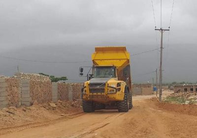 بالصور.. "خليفة الإنسانية" تشق طرقًا جديدة في قلنسية