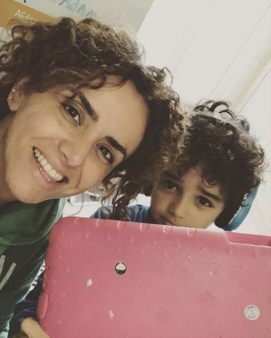 بفيديو كوميدي.. علا رشدي تشارك جمهورها كواليس التعليم الأونلاين لأولادها