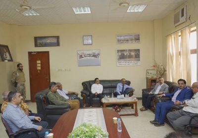 وزير الأشغال ومحافظ عدن يتفقدان كلية الهندسة