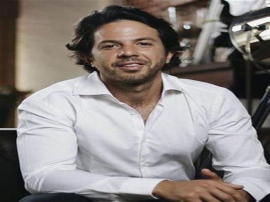 فنان مصري يتعرض لموقف محرج بسبب لون بشرته (فيديو)