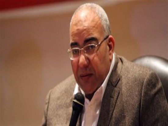 بيومي فؤاد يعلن وفاة والده