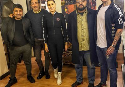 عائشة بن أحمد بصحبة أحمد الفيشاوي في كواليس فيلم "ريستا"