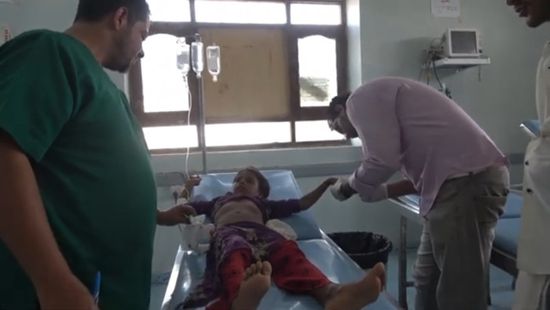 إرهابي حوثي يقنص طفلة في حيس (فيديو)