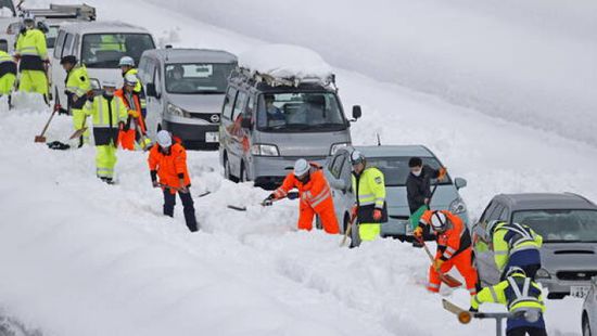  العواصف الثلجية تقتل 8 أشخاص في اليابان