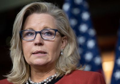 النائبة الجمهورية ليز تشيني تصوت لعزل ترامب