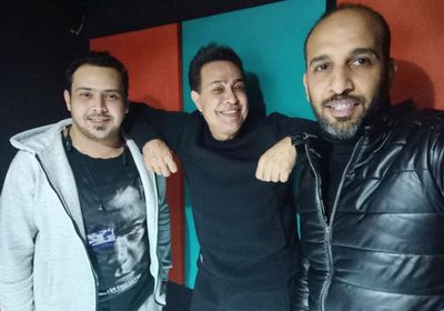 حكيم يروج لأغنيته الجديدة "الناس السهرانين"