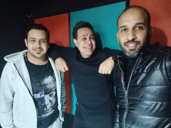 حكيم يروج لأغنيته الجديدة "الناس السهرانين"