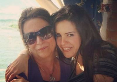 دنيا عبد العزيز تذكر والدتها الراحلة برسالة مؤثرة