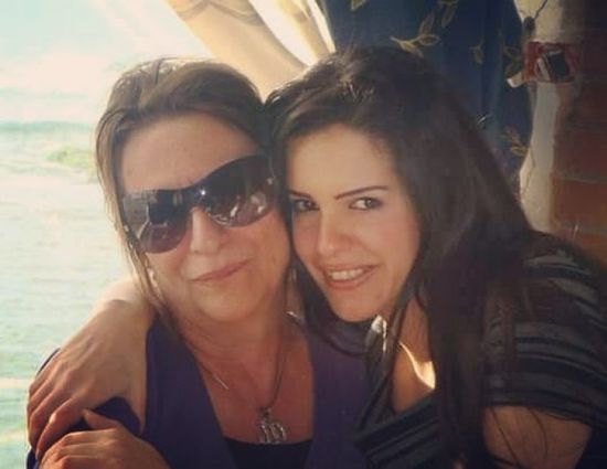 دنيا عبد العزيز تذكر والدتها الراحلة برسالة مؤثرة