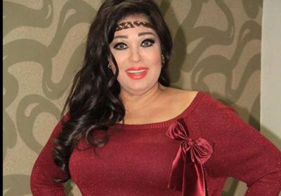 فيفي عبده ترد على شائعة دخولها غرفة الإنعاش
