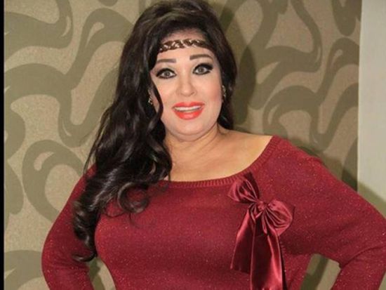 فيفي عبده ترد على شائعة دخولها غرفة الإنعاش