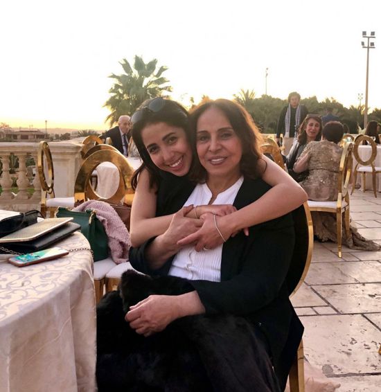 مي كمال تعيد تقديم أغنية "عطاشا" لوالدتها عفاف راضي (فيديو)