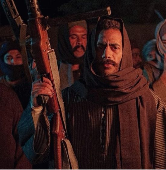 بالملابس الصعيدية والسلاح.. محمد رمضان ينشر صورة جديدة من "موسى"