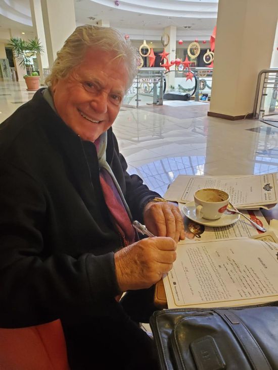 حسين فهمي يقابل أحمد زاهر في "فارس"