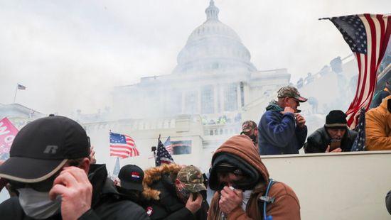 فيسبوك تقرر مراجعة الأحداث المتعلقة بتنصيب بايدن