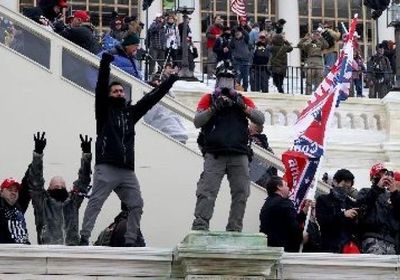 فيدرالي واشنطن يطالب المتورطين في أحداث الكونغرس بتسليم أنفسهم