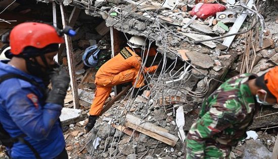 حصيلة ضحايا زلزال إندونيسيا ترتفع إلى 45 شخصًا حتى الآن