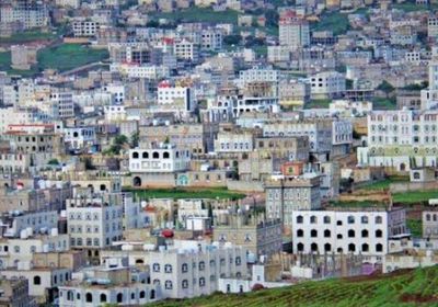 انتظارا لعلاجها.. وفاة سيدة على باب مكتب الصحة في إب