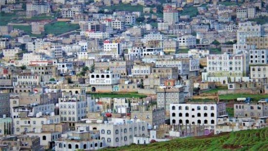 انتظارا لعلاجها.. وفاة سيدة على باب مكتب الصحة في إب