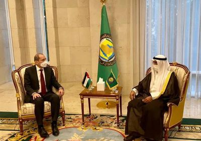الأمين العام للتعاون الخليجي يبحث مع وزير الخارجية الأردني مسيرة التعاون المشتركة