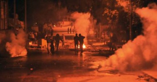 مواجهات عنيفة في تونس بين الشرطة ومحتجين