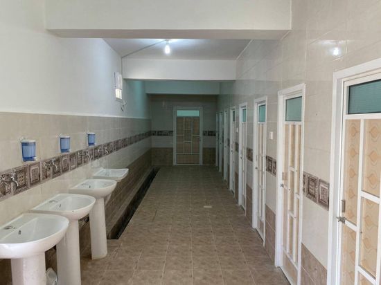 إعادة تأهيل 12 دورة مياه عامة بالمكلا