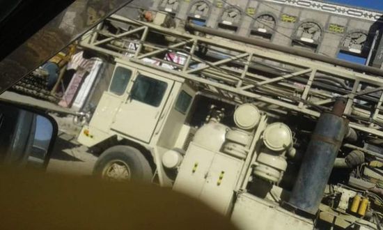 مقابل رشاوي.. متنفذ يحفر بئرا بحوض شبان المائي