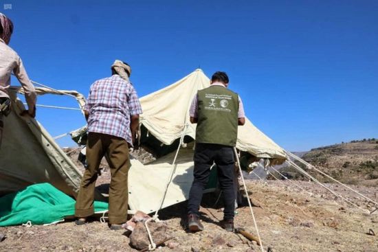 "سلمان للإغاثة" يقدم مواد إيوائية لنازحي التربة