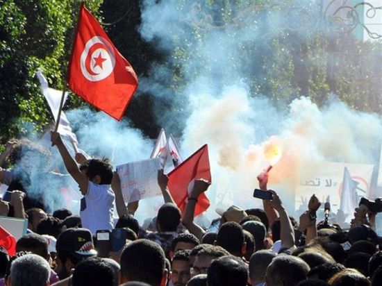  تجدد المواجهات بين المتظاهرين وقوات الأمن التونسية