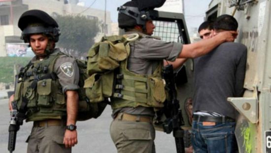 القوات الإسرائيلية تعتقل فلسطينيًا وزوجته