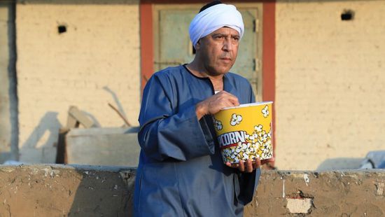 أشرف عبدالباقي ينشر صورًا من مشروعه الجديد "عكشن"